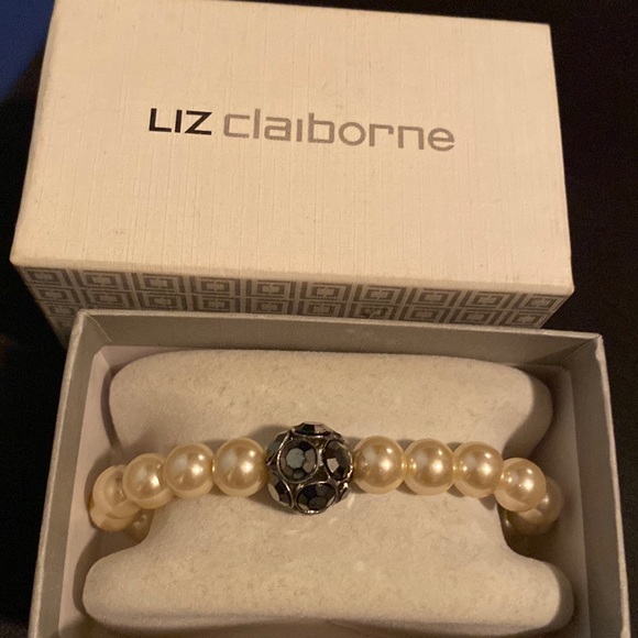 Liz Claiborne Accessories - Liz Claiborne stretch bracelet